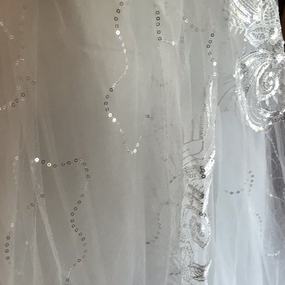 WEDDING DRESS - Picture 8 of 8